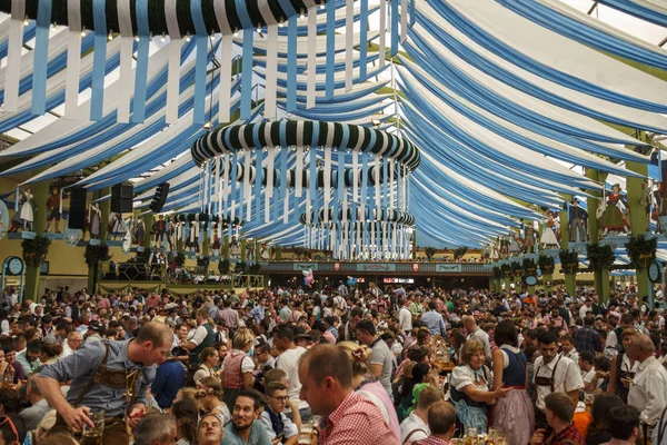 Ochsenbraterei tenda em Oktoberfest em Munique, Alemanha, 2016 — Fotografia de Stock