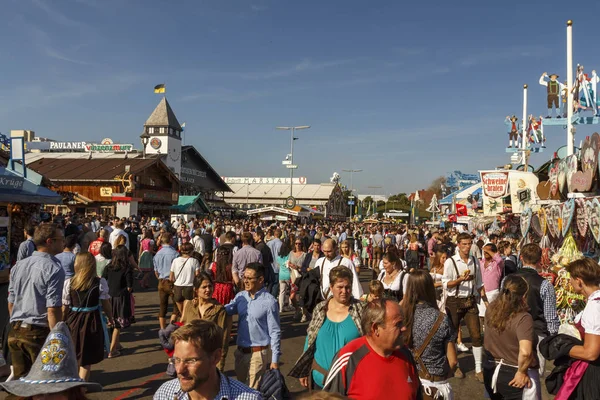 Rue principale à Oktoberfest à Munich, Allemagne, 2016 Images De Stock Libres De Droits