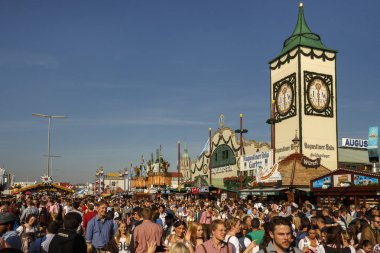 Augustiner çadırına Oktoberfest Münih, Almanya, 2016