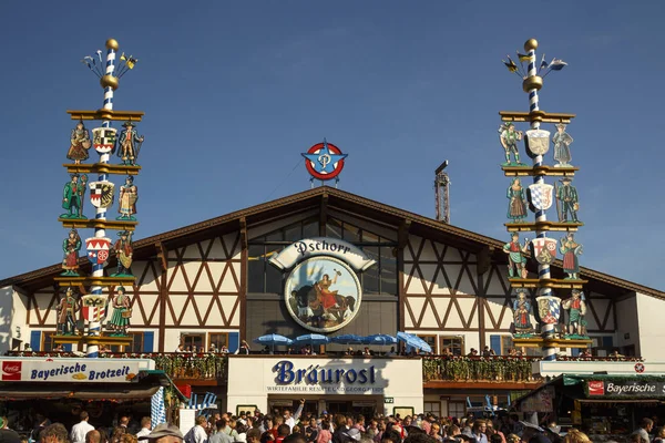 Braeurosl çadırına Oktoberfest Münih, Almanya, 2016 — Stok fotoğraf