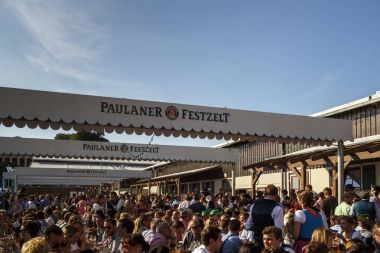 Winzerer Faehndl çadırına Oktoberfest Münih, Almanya, 2015