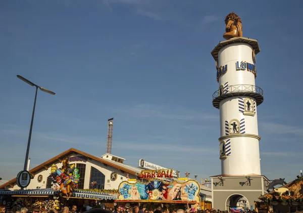 Loewenbraeu tente à Oktoberfest à Munich, Allemagne, 2016 — Photo