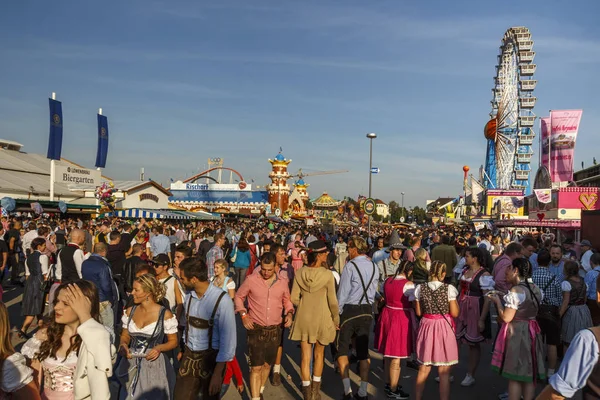 Hauptstrasse beim Oktoberfest in München, 2016 — Stockfoto