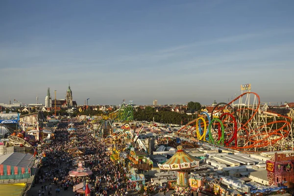 Fairgound Oktoberfest w Monachium, Niemcy, 2016 — Zdjęcie stockowe