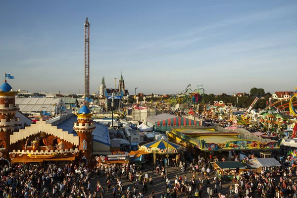 Oktoberfest fairgound em Munique, Alemanha, 2016 — Fotografia de Stock