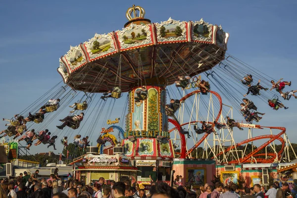 Carrossel Wellenflug no Oktoberfest em Munique, Alemanha, 2016 — Fotografia de Stock