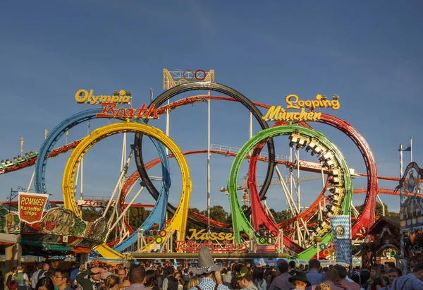 Olympia Looping Roller coaster jeździć na Oktoberfest w Monachium, Ge — Zdjęcie stockowe