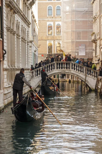 Gondoles dans les canaux de Venise, Italie, 2016 — Photo