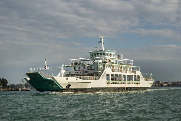 Ferry Lido Di Venezia en Venecia, Italia, 2016 —  Fotos de Stock