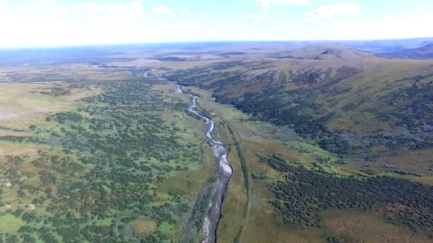 Luchtfoto van het landschap van de Polar Oeral — Stockvideo