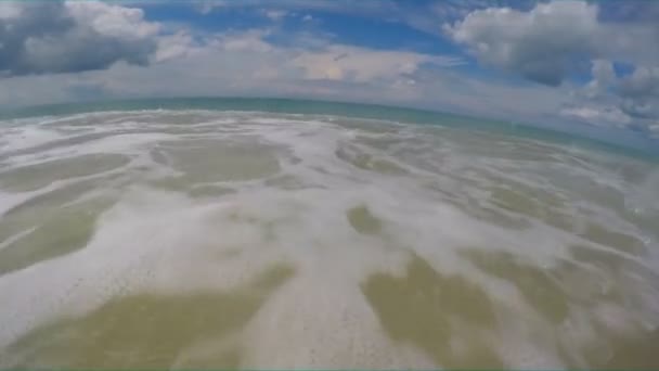 Θαλάσσιο σέρφινγκ και παλίρροια, αργή mo — Αρχείο Βίντεο