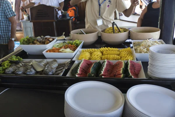 Comedor con platos para barco de época — Foto de Stock