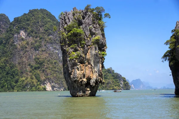 Ko Tapu Rock , James Bond island — Stock Photo, Image