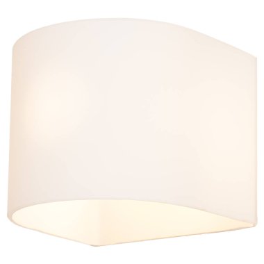 İzole edilmiş beyaz arkaplanda klasik tarzda bir duvar lambası.