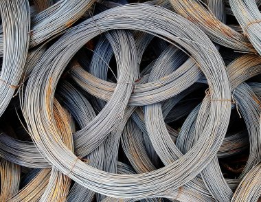 Bobinler, eski telleri pas izleri ile galvanizli