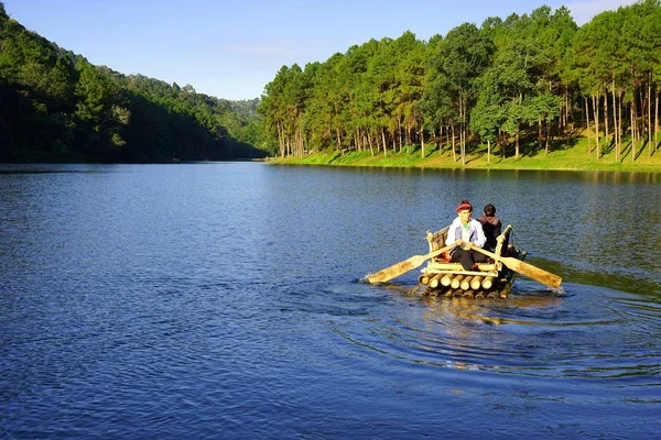 16 Aralık, 2016-Pang Oung, Mae Hong Son, Tayland: bambu Sal