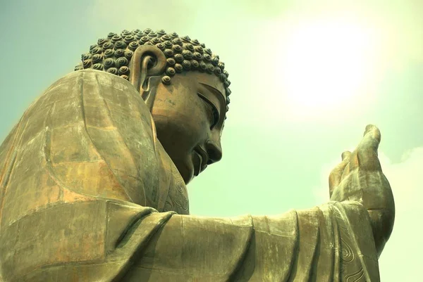 Tian Tan Bouddha ou statue de Bouddha géant au monastère de Po Lin — Photo