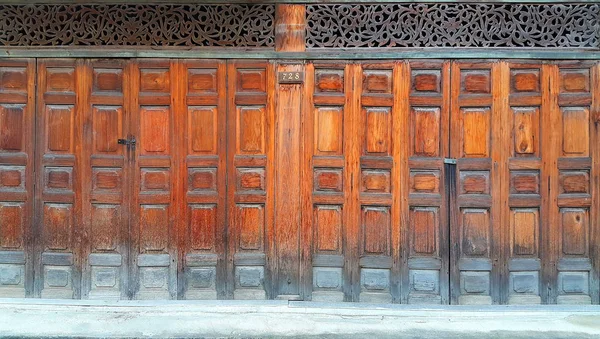Ahşap Çin katlanır kapılar geleneksel tarafından dekore edilmiş eski stil 