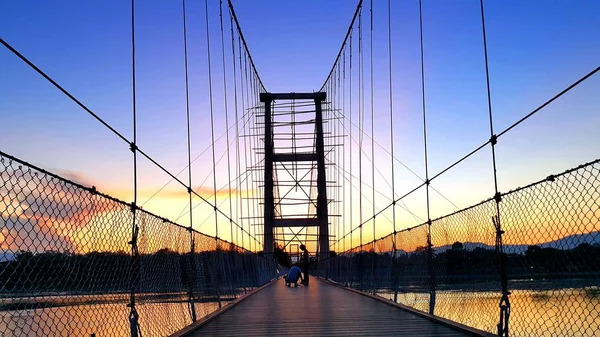 200 年 Rattanakosin Sompoch 桥在黄昏的天空。德公关 — 图库照片