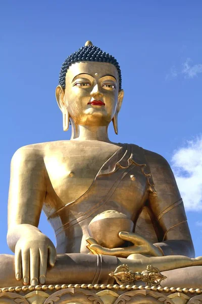 Estatua de Buda Dordenma sobre fondo azul del cielo, Buda Gigante, Thi —  Fotos de Stock