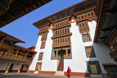 Paro Rinpung Dzong, Budist manastır ve fortr yürüme mesafesinde keşiş
