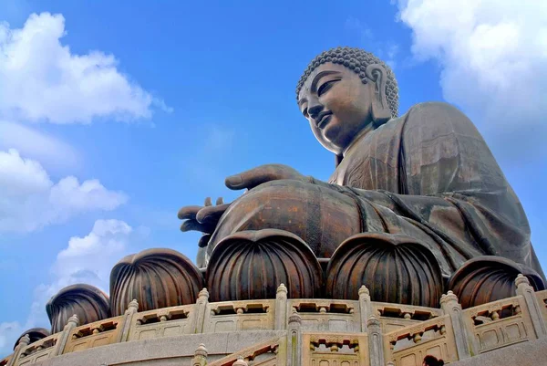 Tian Tan Buddha o statua di Buddha gigante al Monastero di Po Lin Ngong — Foto Stock