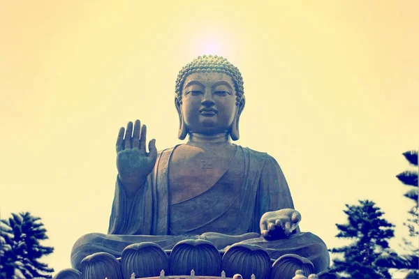 Tian Tan Buddha ou estátua de Buda Gigante no Mosteiro de Po Lin Ngong — Fotografia de Stock