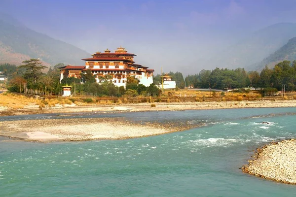 Klasztor Punakha Dzong lub Pungthang Dewachen Phodrang (o pałacu — Zdjęcie stockowe