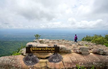 Phitsanulok, Tayland - July03 2017: Mor ceket loo kadında