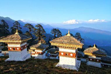 108 chortens (stupas) olduğunu Bhuta onuruna anma