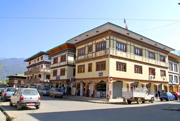 Paro, Bhutan- November 06, 2012: Traditional  Bhutanese style bu — Stock Photo, Image