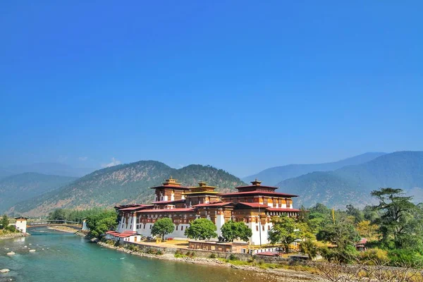 Klasztor Punakha Dzong lub Pungthang Dewachen Phodrang (o pałacu — Zdjęcie stockowe