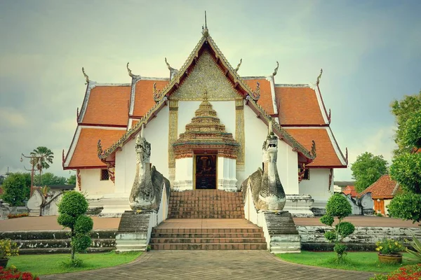 WAT Phumin veya Phu Min Temple, ünlü antik tapınak Nan p