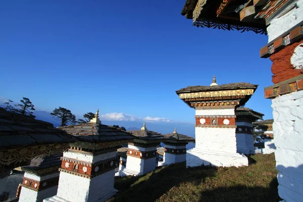 The 108 chortens (stupas) is the memorial in honour of the Bhuta — Stock Photo, Image