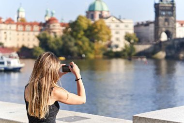Prag 'da kadın turist