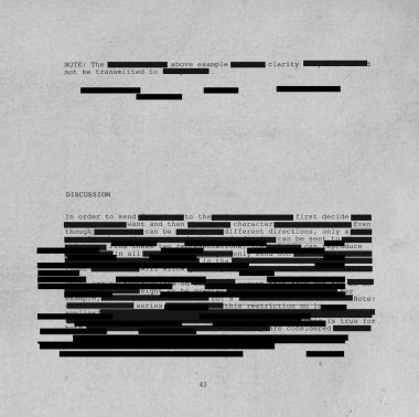 Fotokopi arka plan üzerinde redacted metin