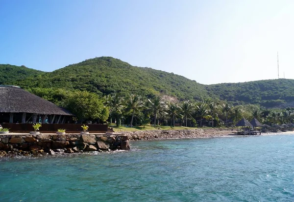 Playa blanca en la isla en Vietnam Hot Dam — Foto de Stock