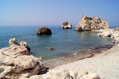 Afrodit Bay. Yunan tanrıçası Afrodit, Kıbrıs doğduğu kayanın yanında bulunan güzel plajı.