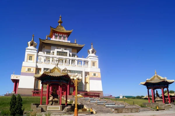 Abode buddyjskiej świątyni Złotego Buddy Siakjamuniego. Elista, Republiki Kałmucji, Rosja. — Zdjęcie stockowe
