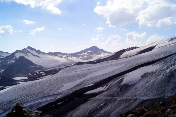 Paisaje de montaña en un día soleado —  Fotos de Stock