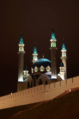 Kazan Kul Şerif Camii'nde gece görünümü
