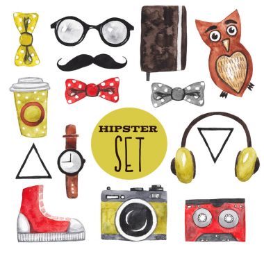 Hipster küme. Not Defteri, papyon, gözlük, kulaklık, baykuş, üçgen, retro kamera, kol saati. Beyaz izole zemin üzerine suluboya resim