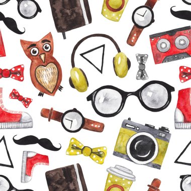 Yenilikçi şeyler ile Seamless modeli. Not Defteri, papyon, gözlük, kulaklık, baykuş, üçgen, retro kamera, kol saati. Hipster suluboya arka plan