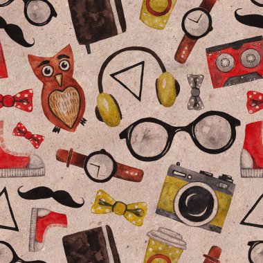Yenilikçi şeyler ile Seamless modeli. Not Defteri, papyon, gözlük, kulaklık, baykuş, üçgen, retro kamera, kol saati. Hipster suluboya kraft arka plan