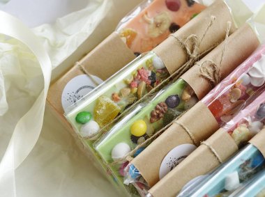 Kurumuş meyveli çikolata