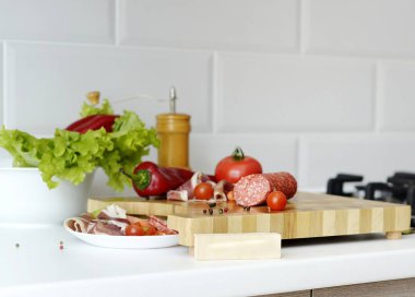 Mutfakta yemek pişirme süreci