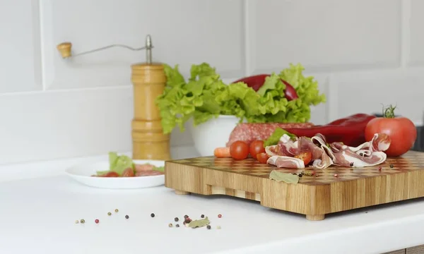 Mutfakta yemek pişirme süreci