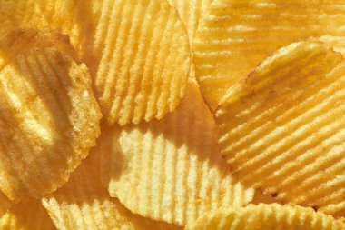 Patates cipsi üstten görünüm gıda arka kapatmak.