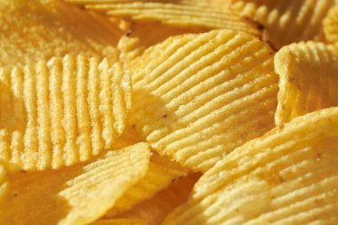 Patates cipsi üstten görünüm gıda arka kapatmak.