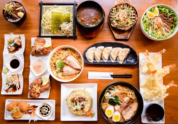 Nourriture Japonaise Servie Sur Table — Photo